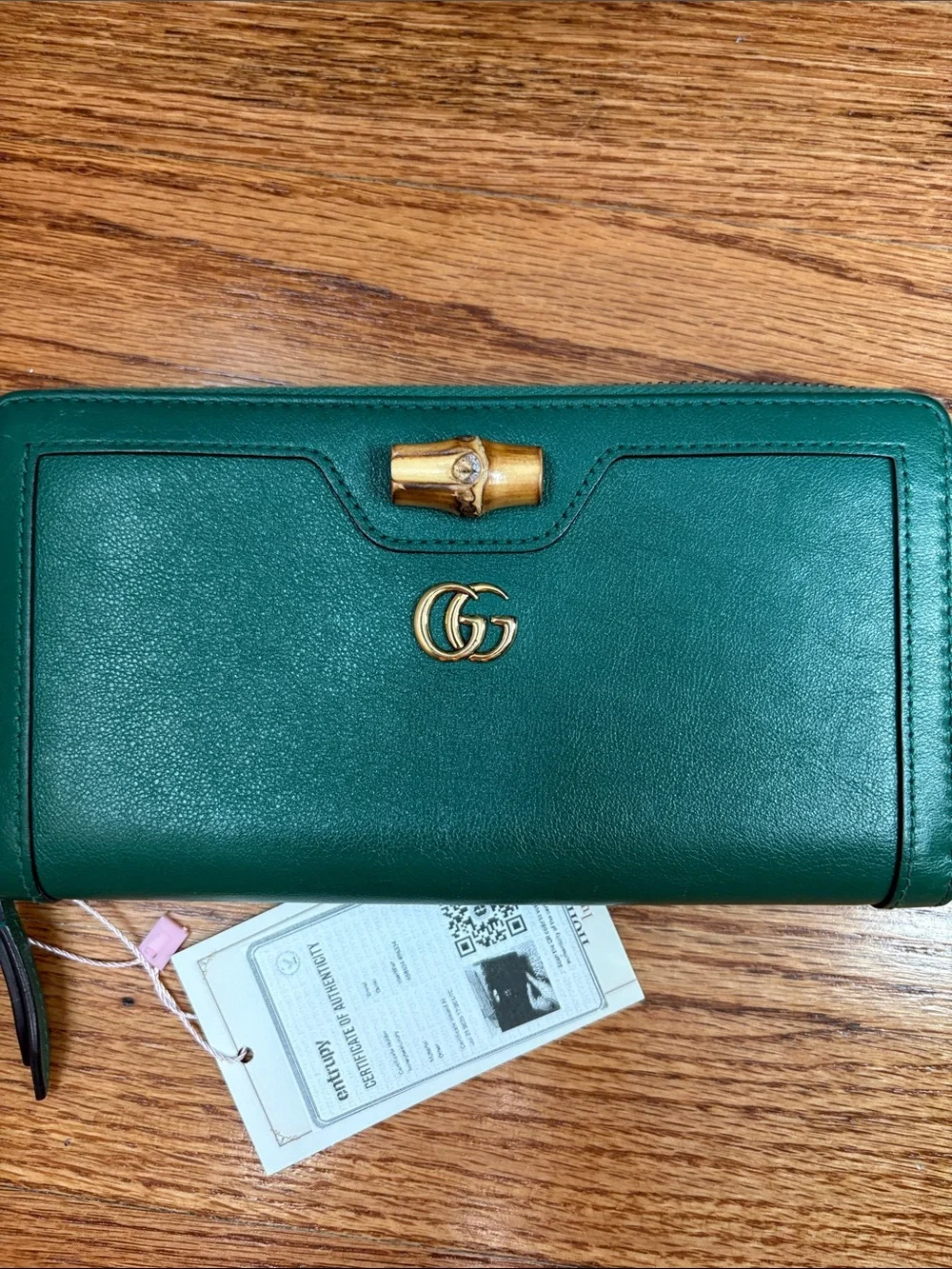 Gucci - Green Leather Bamboo Zip Around Wallet